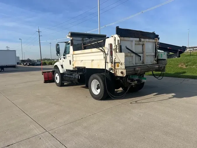 2004 International WORKSTAR 7400