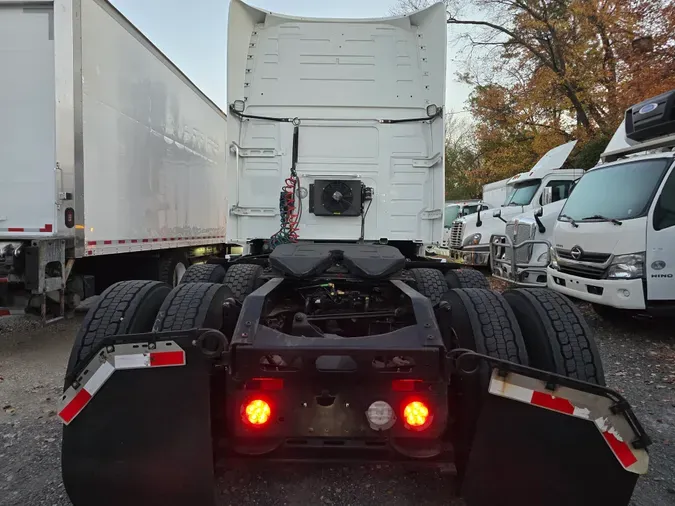 2020 VOLVO VNL64T-760