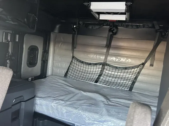 2023 Freightliner Cascadia48f74a00aa0e0210a3a80c8f6e51849e