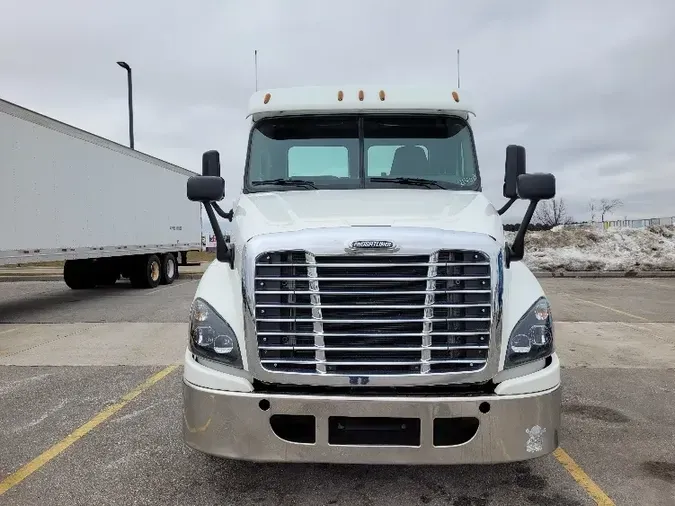 2019 Freightliner X12564ST