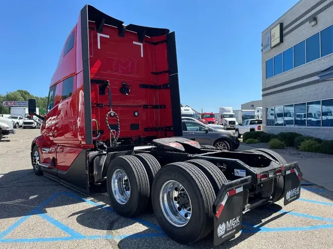2026 VOLVO VNL64T860