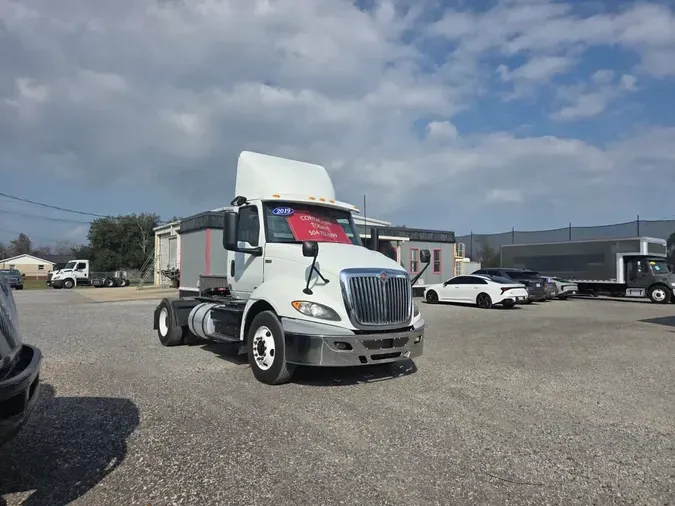 2019 NAVISTAR INTERNATIONAL RH613 DAYCAB S/A