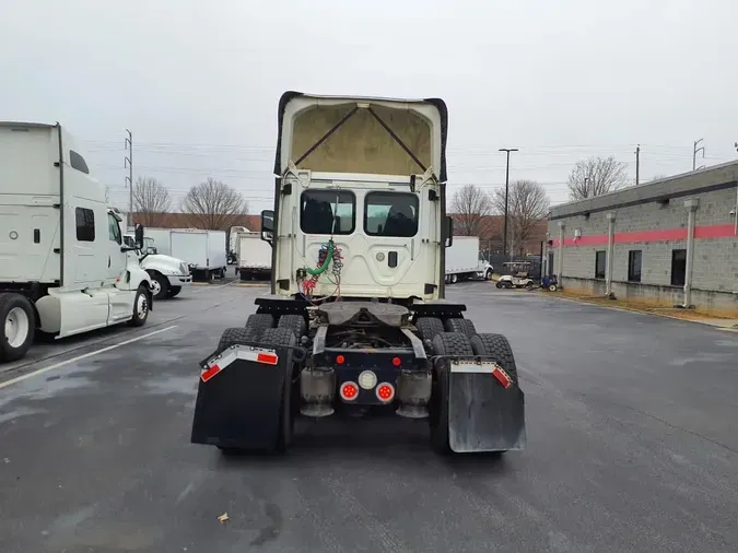 2017 FREIGHTLINER/MERCEDES CASCADIA 125