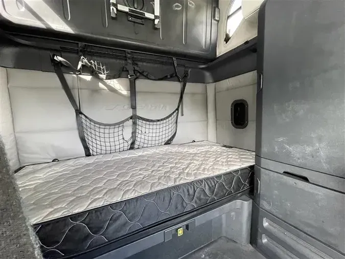 2020 FREIGHTLINER CA126