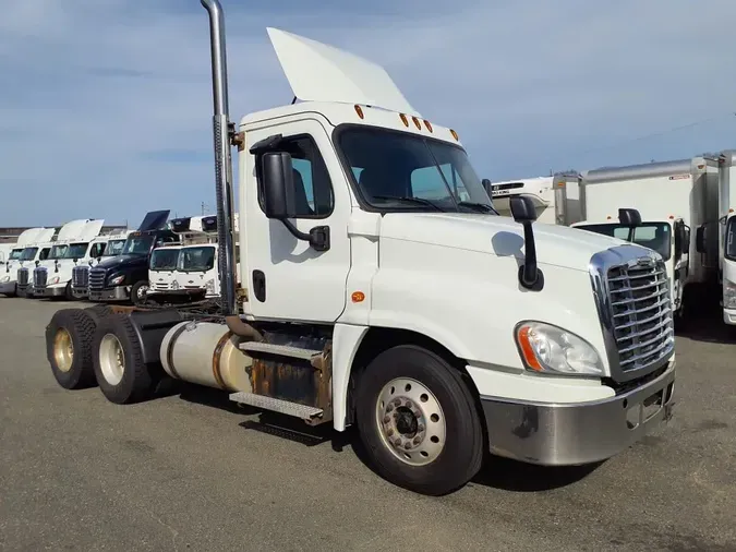 2018 FREIGHTLINER/MERCEDES CASCADIA 125