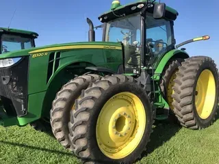 2016 John Deere 8320R