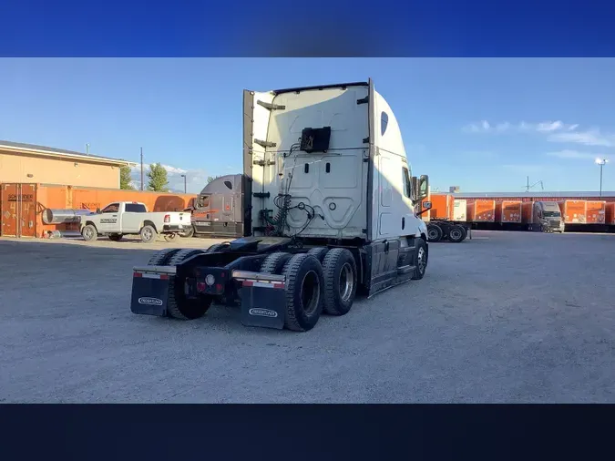 2022 Freightliner Cascadia 126