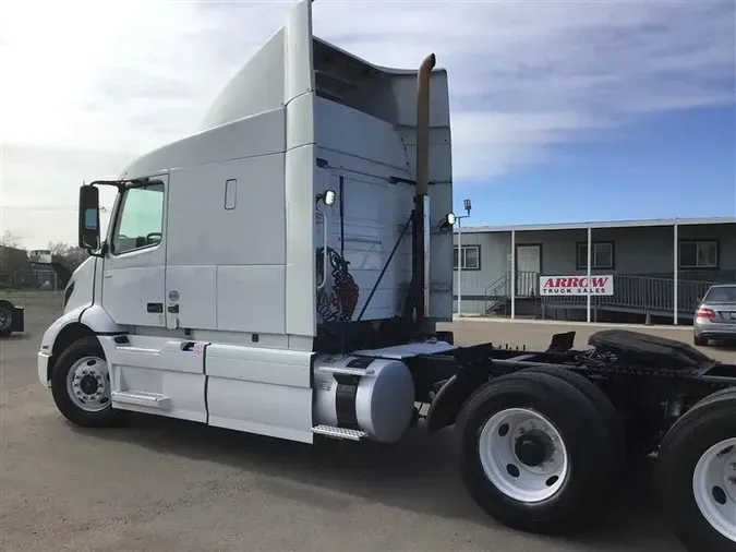 2019 VOLVO VNL640