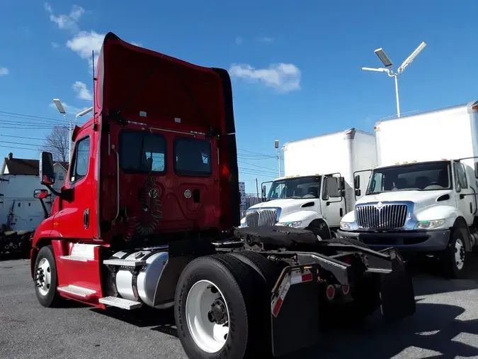 2016 FREIGHTLINER/MERCEDES CASCADIA 125