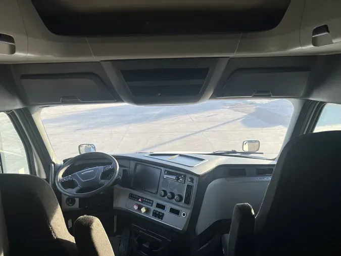 2019 Freightliner Cascadia 126