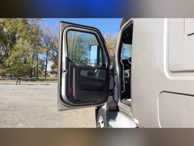 2021 Freightliner Cascadia 126