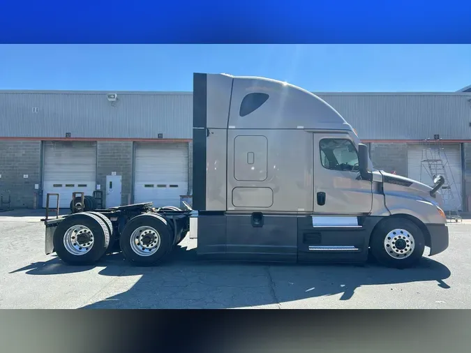 2022 Freightliner Cascadia 126