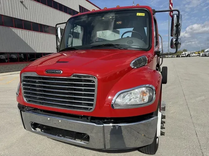 2020 Freightliner M2 106