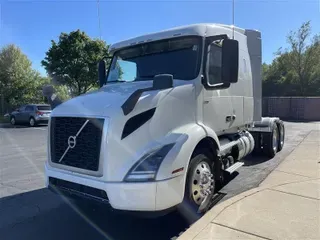 2019 VOLVO VNR640