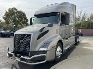 2021 VOLVO VNL64T760