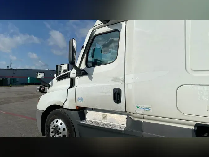 2023 Freightliner Cascadia 126