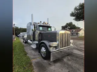 2023 Peterbilt 389