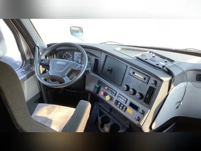 2022 Freightliner Cascadia 126