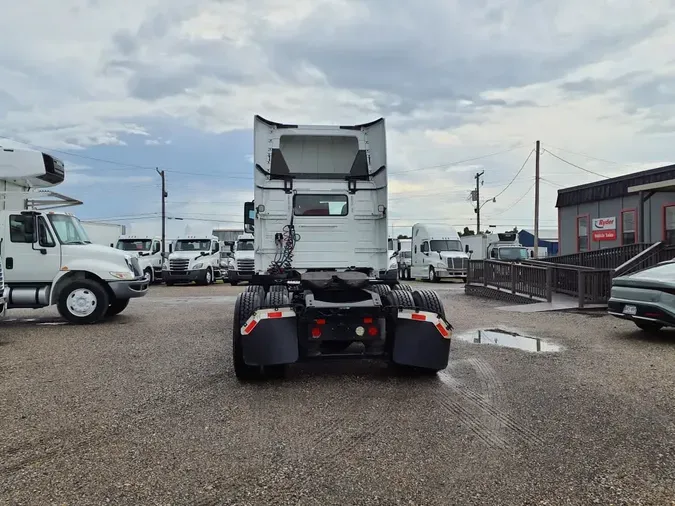 2018 VOLVO VNL64TRACTOR