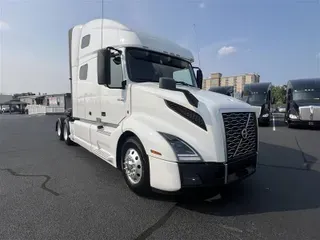 2022 VOLVO VNL760