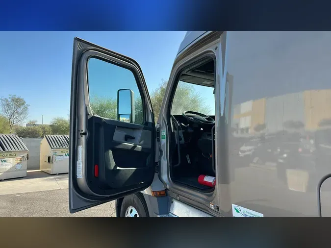 2020 Freightliner Cascadia 126