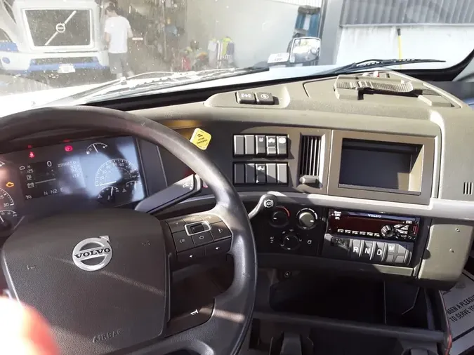 2019 VOLVO VNR42T 300