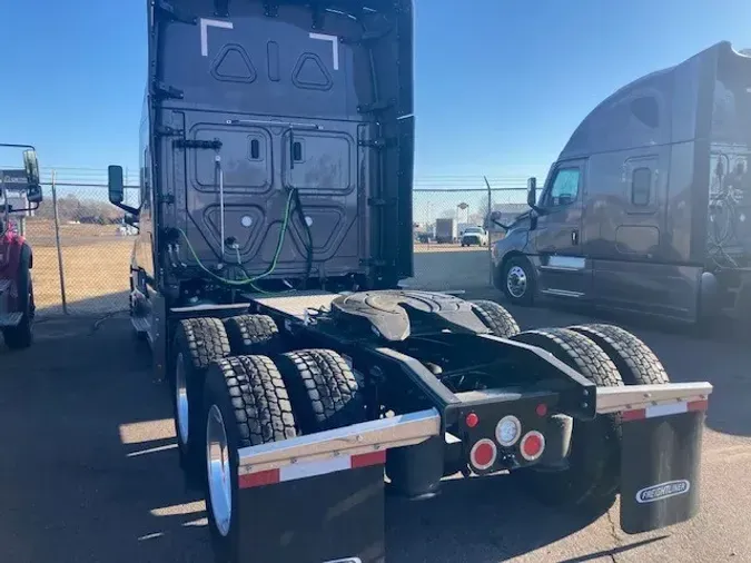 2025 Freightliner New Cascadia