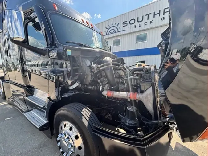 2022 FREIGHTLINER CASCADIA 126