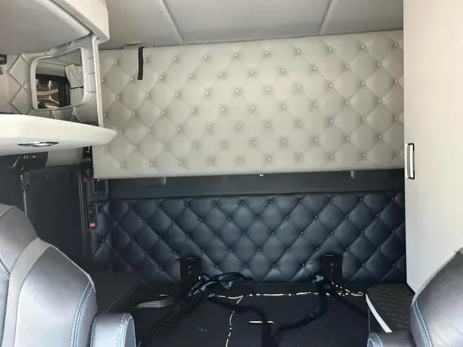 2024 Kenworth W990