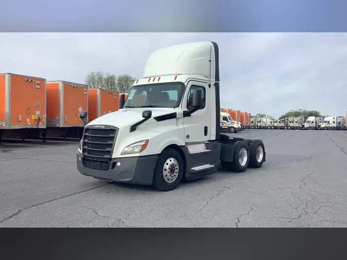 2020 Freightliner Cascadia 126