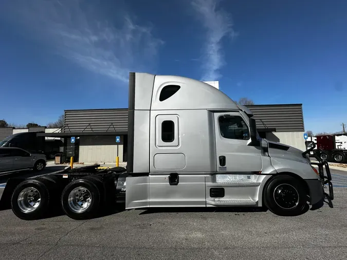 2023 Freightliner Cascadia 126