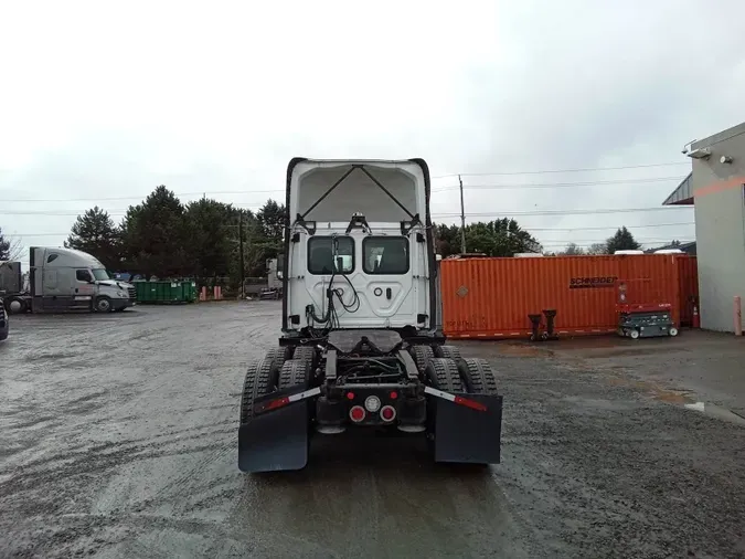 2019 Freightliner Cascadia 126493b1528d5f1527bd86f89da898d2b84