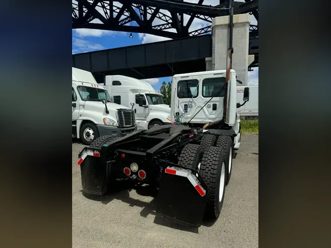 2015 FREIGHTLINER/MERCEDES CASCADIA 125