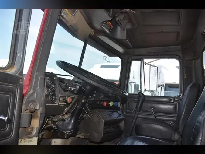 1993 MACK RD688S