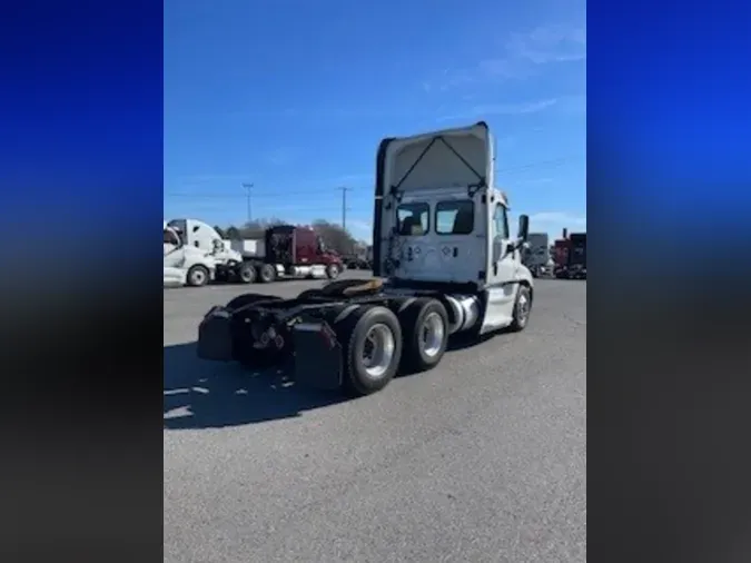 2019 FREIGHTLINER/MERCEDES CASCADIA 125493fc00d29ef4e6b8ba005e3d3e1109d