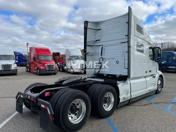 2025 VOLVO VNL64T760