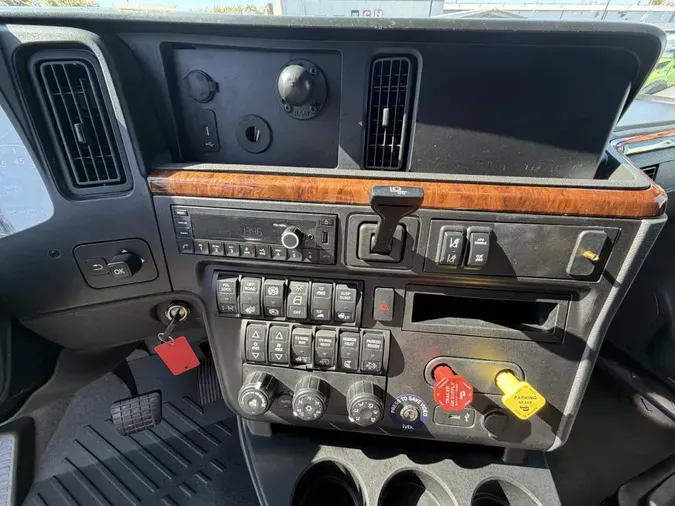2022 International LT625