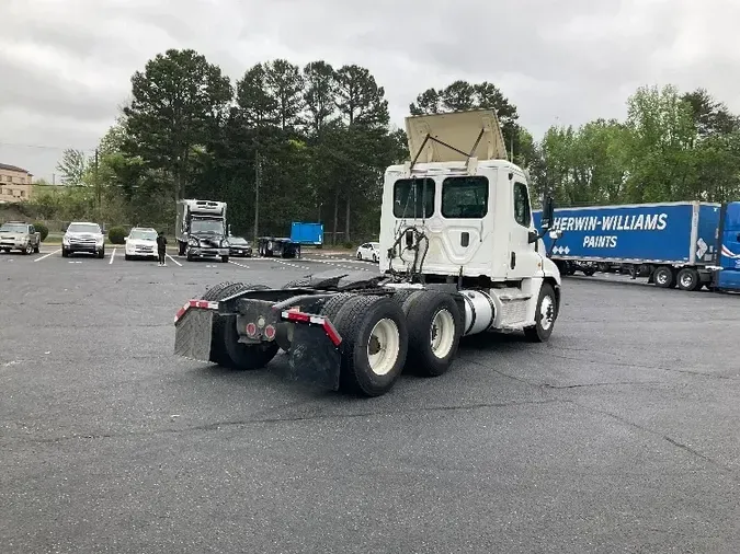 2017 Freightliner X12564ST