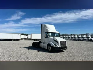 2018 Volvo VNL300