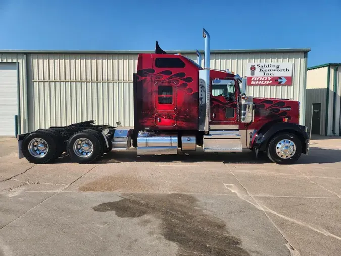 2021 Kenworth W900L