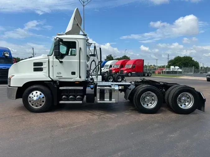 2021 MACK AN64T