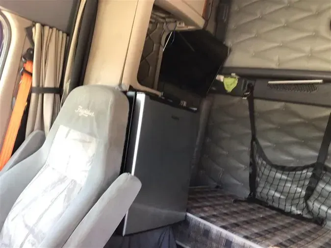 2015 FREIGHTLINER CA113