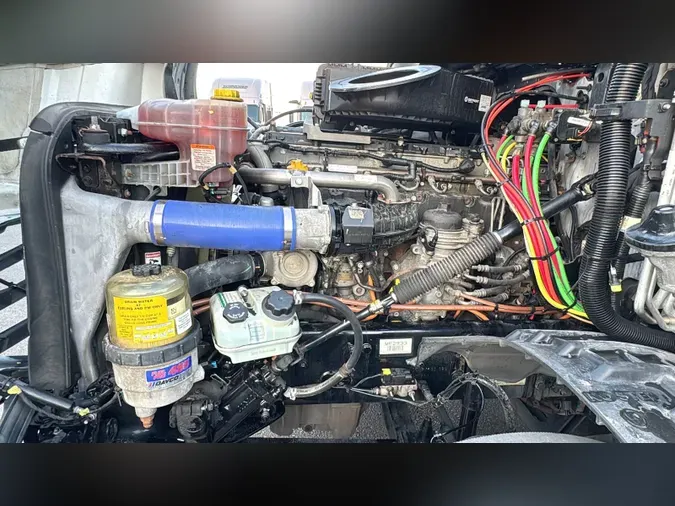 2021 Freightliner Cascadia 126