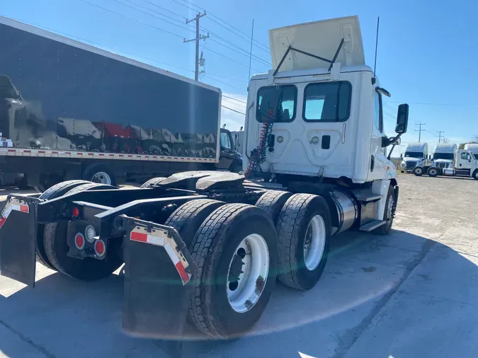 2016 FREIGHTLINER/MERCEDES CASCADIA 125