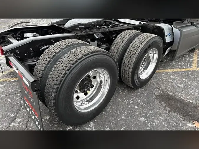 2021 FREIGHTLINER CA126