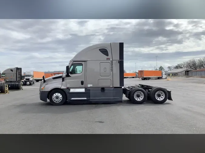 2022 Freightliner Cascadia 126