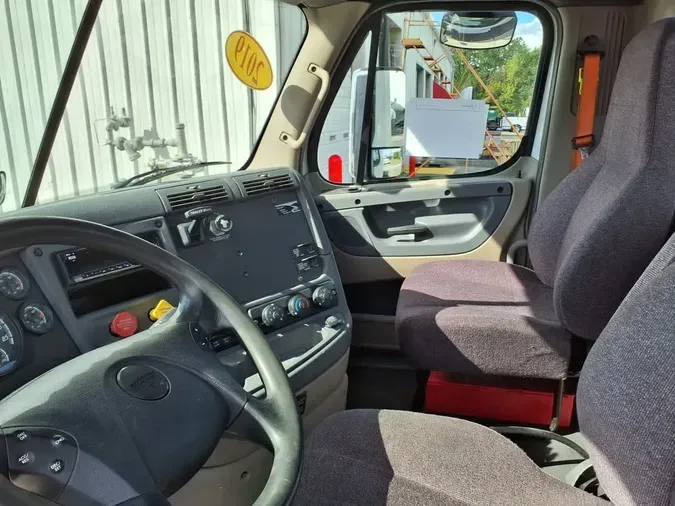 2019 FREIGHTLINER CASCADIA 125