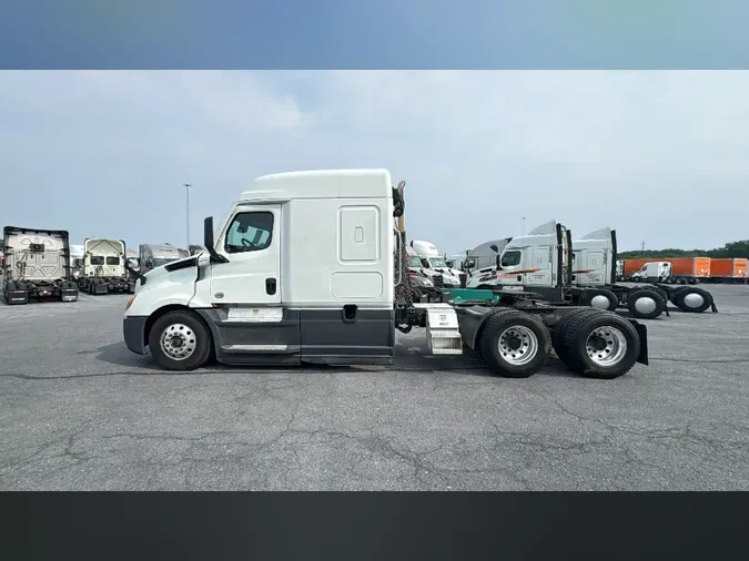 2021 Freightliner Cascadia 126