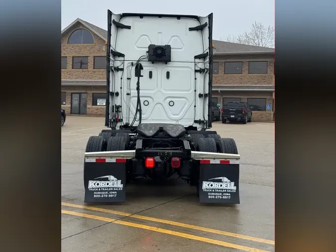 2022 FREIGHTLINER Cascadia 126