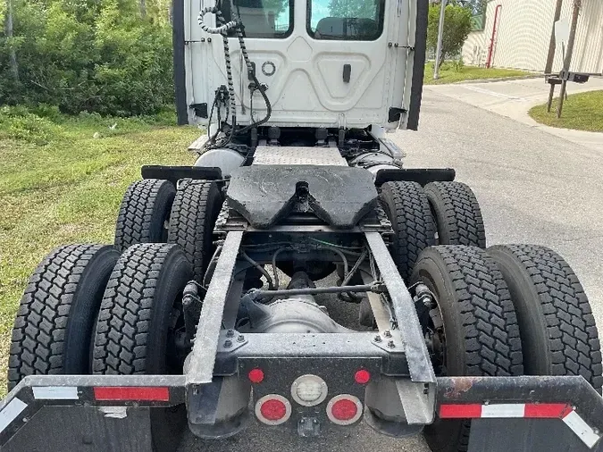 2018 Freightliner T12664ST